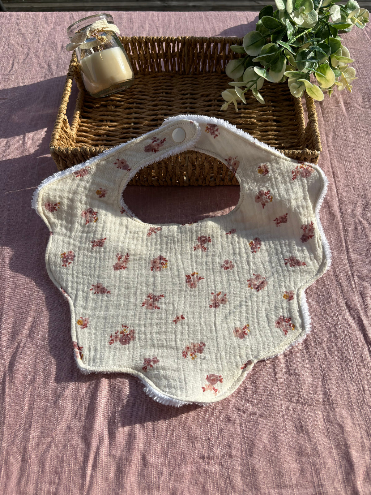 Bavoir fleur bébé